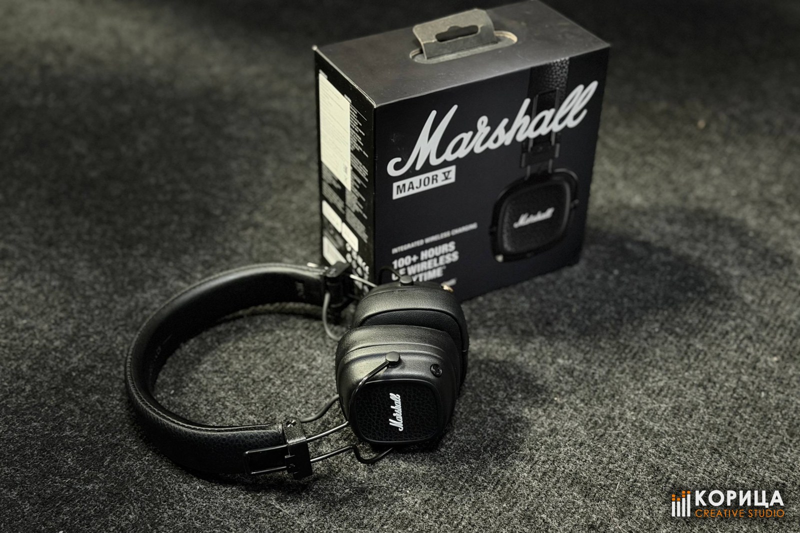 Бытовые наушники Marshall Major V в студии «Корица» — так трек слышит слушатель на стриминге
